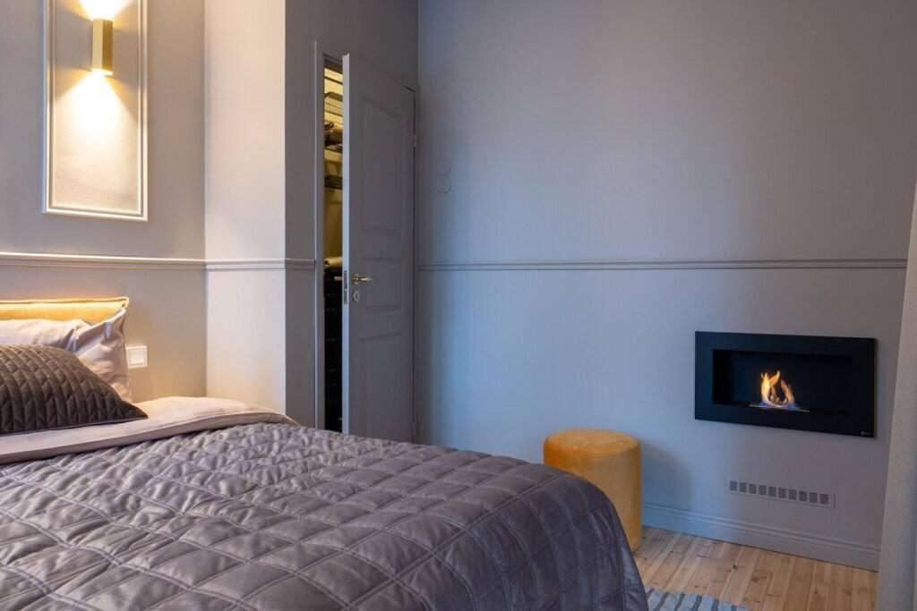 Luxury Getaway - One-bedroom W Fireplace