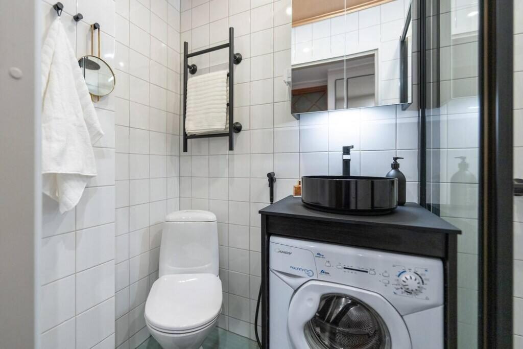 Luxury Getaway - One-bedroom W Fireplace * Helsingfors